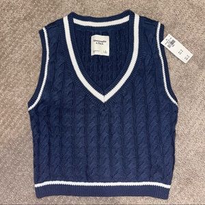 New with tags navy and white small Abercrombie and Fitch sweater vest